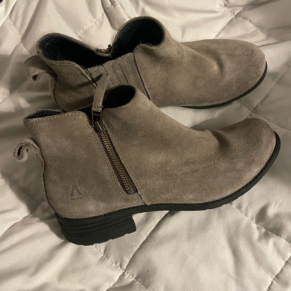 ABEO Women's Tan Shoes